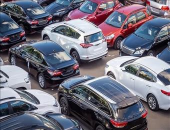مسیر ترخیص ۲۰ هزار خودروی وارداتی باز شد/واردات بدون انتقال ارز، مشکل واردکنندگان خودرو را حل می‌کند