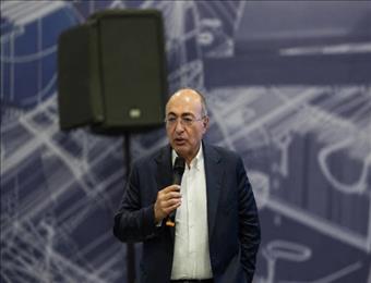 مالک ایران‌خودرو بر اساس کدام نظریه ارتباطات سخن گفت؟